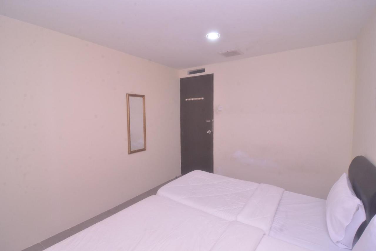 Spot On 89886 Backpacker'S Stay Services Kuching Luaran gambar
