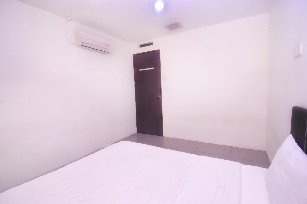 Spot On 89886 Backpacker'S Stay Services Kuching Luaran gambar