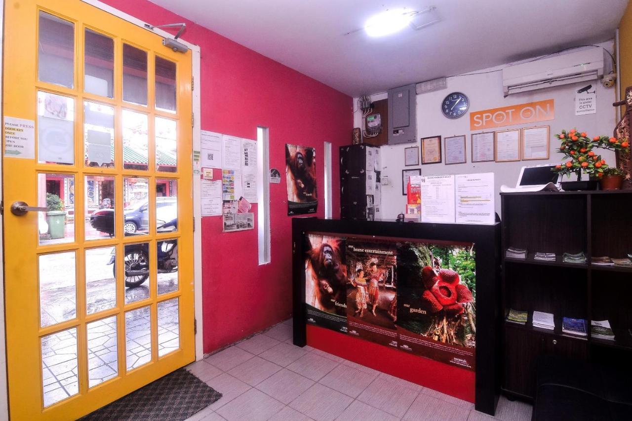 Spot On 89886 Backpacker'S Stay Services Kuching Luaran gambar
