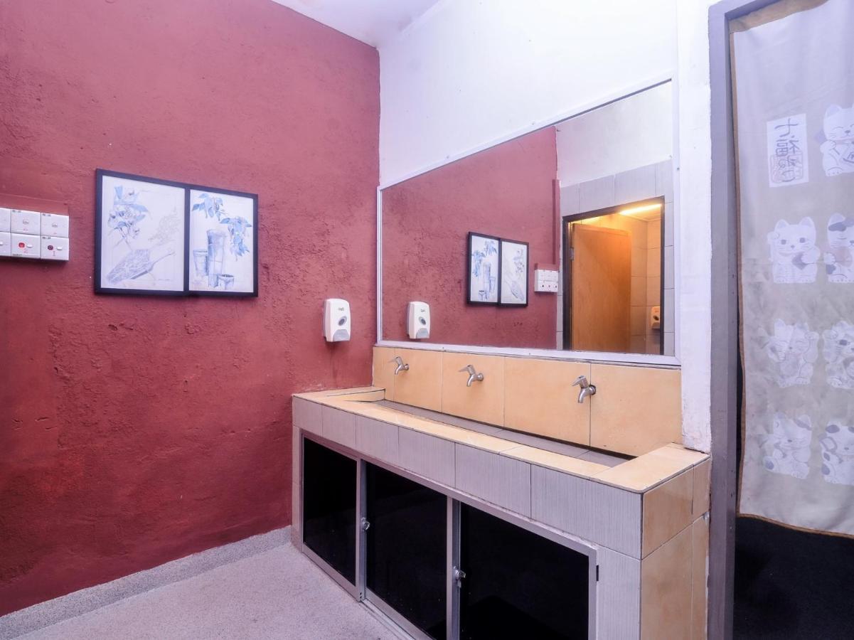 Spot On 89886 Backpacker'S Stay Services Kuching Luaran gambar